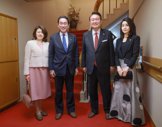 岸田夫妻と韓国大統領夫妻